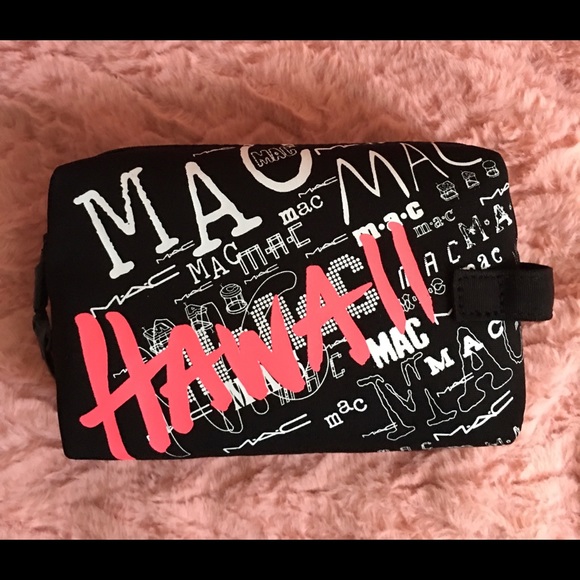 🐝💫MAC Cosmetic Case - Picture 2 of 4